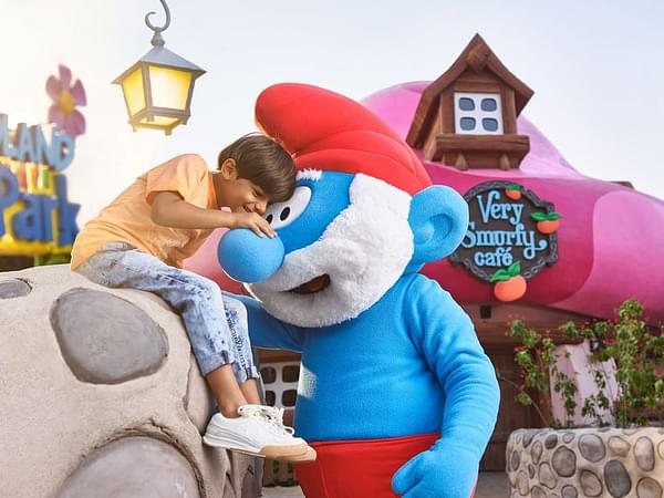 Click a picture with Smurfin Smurfs village